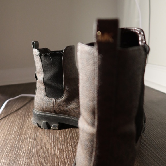 Michael Kors Winter Boots - Picture 2 of 5